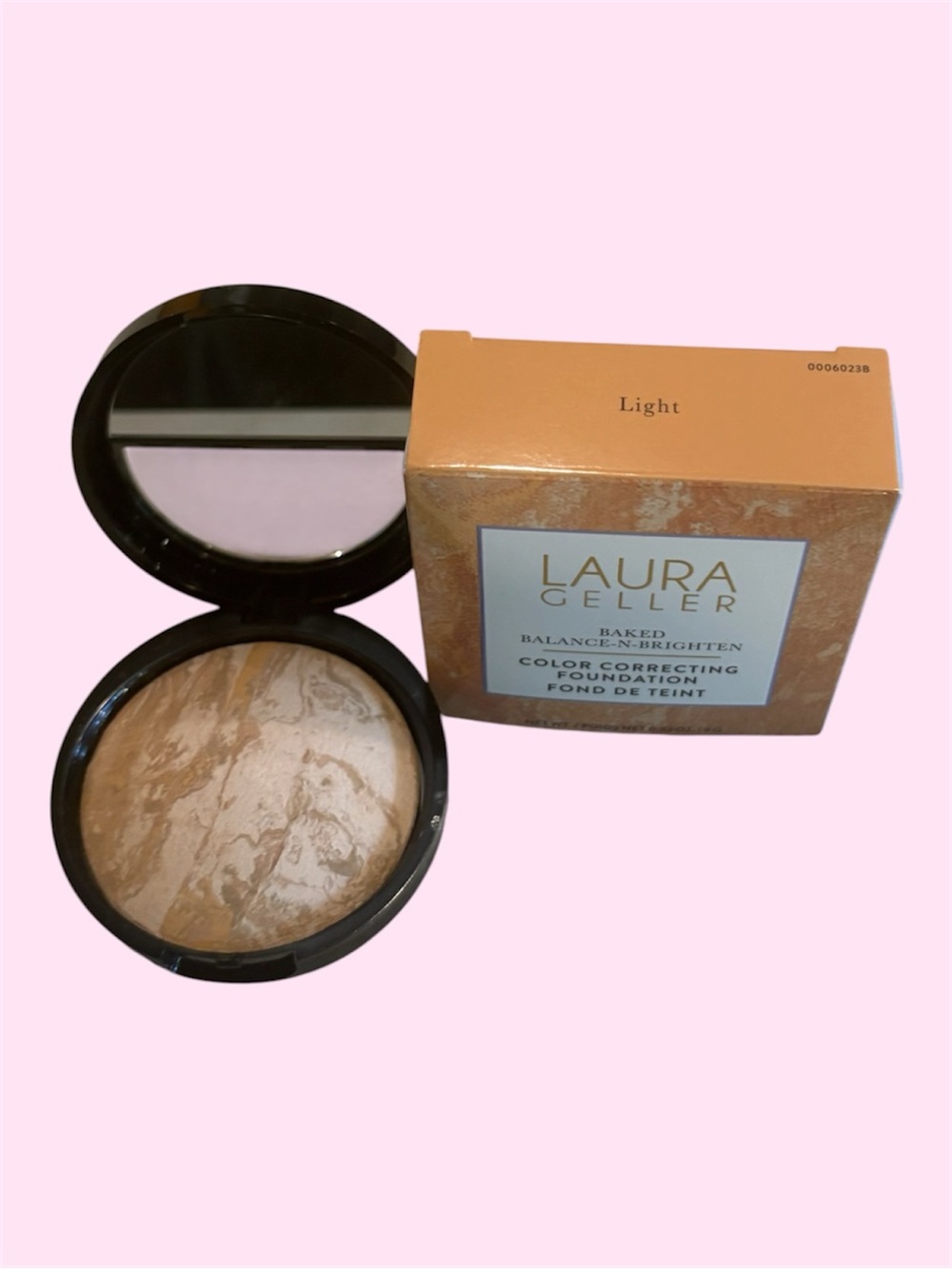 Laura Geller Baked Balance -N- Brighten Color Correcting Foundation-LIGHT